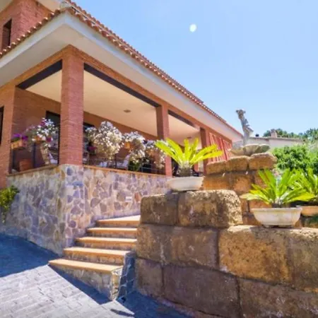Homeholidaysrentals Sand Villa